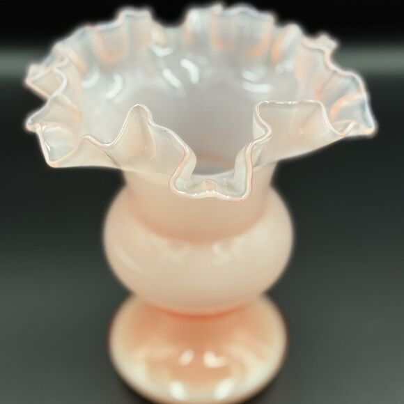 Vintage Fenton Peach Pink Art Glass Ruffle Vase - Cottagecore Vase - Picture 11 of 12